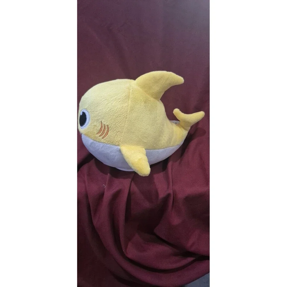 Baby Shark Pinkfong Dancing Doll Singing Yellow Plush WowWee Nickelodeon Works